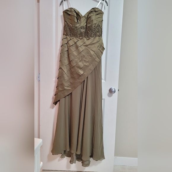 Cameron Blake by Mon Cheri size 10 Gown with Bolero in size 10 - Picture 2 of 16